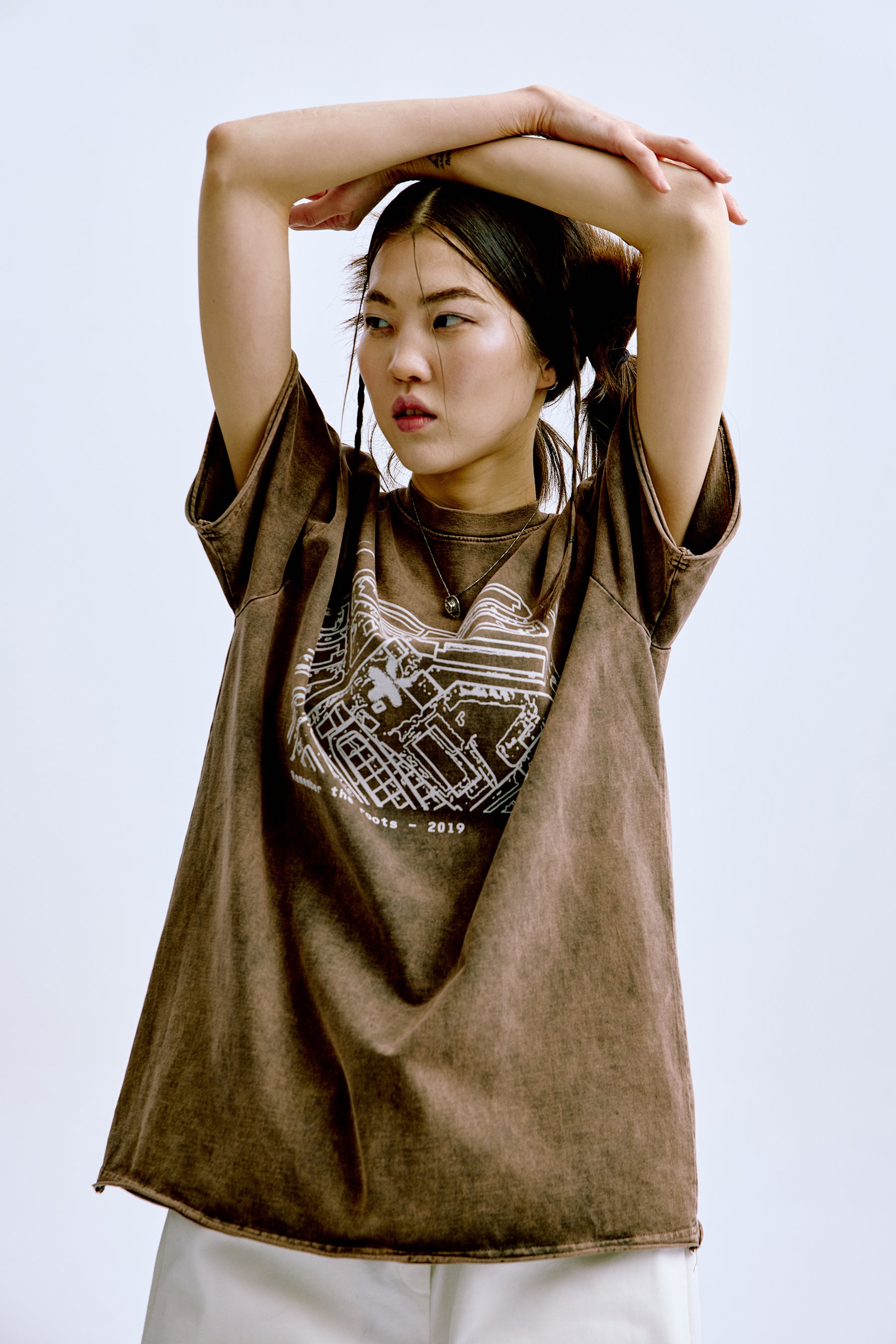 2019 Tee 'Washed Brown' in braun mit weißem Aufdruck