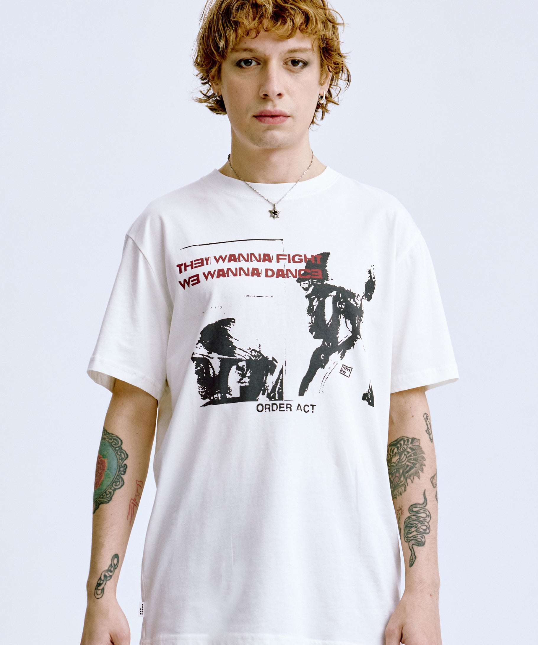 Swat Tee 'White'
They wanna Fight We Wanna Dance in rot  und Order Act in schwarz 